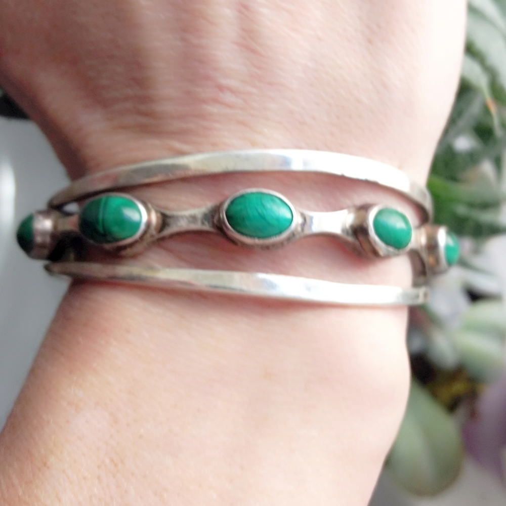 Vintage Mid-Century Modern Taxco Sterling Silver & Malachite Cuff Bracelet - Picture 3 of 6